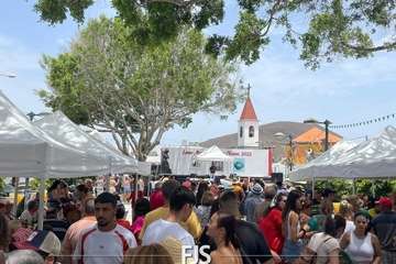 Lomo Magullo celebra el Día del Vecino en plena ola de calor/Francisco Javier Santana.